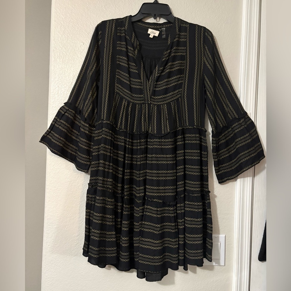 Elan Tiered, Bell Sleeve Babydoll Swing Black and Tan Dress. Pockets, Split Neck - Picture 3 of 15